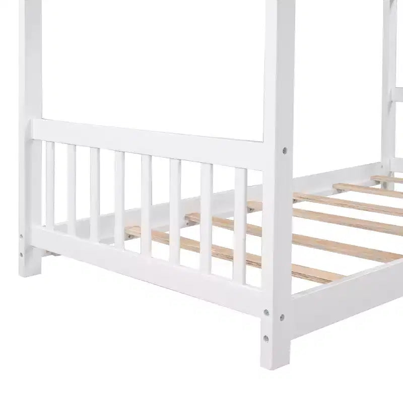 Lit plateforme - cadre de lit en bois en forme de maisonnette avec tête de lit, pied de lit et toit