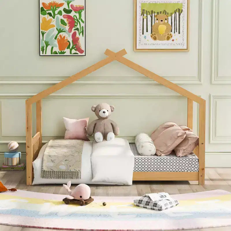 Lit plateforme - cadre de lit en bois en forme de maisonnette avec tête de lit, pied de lit et toit