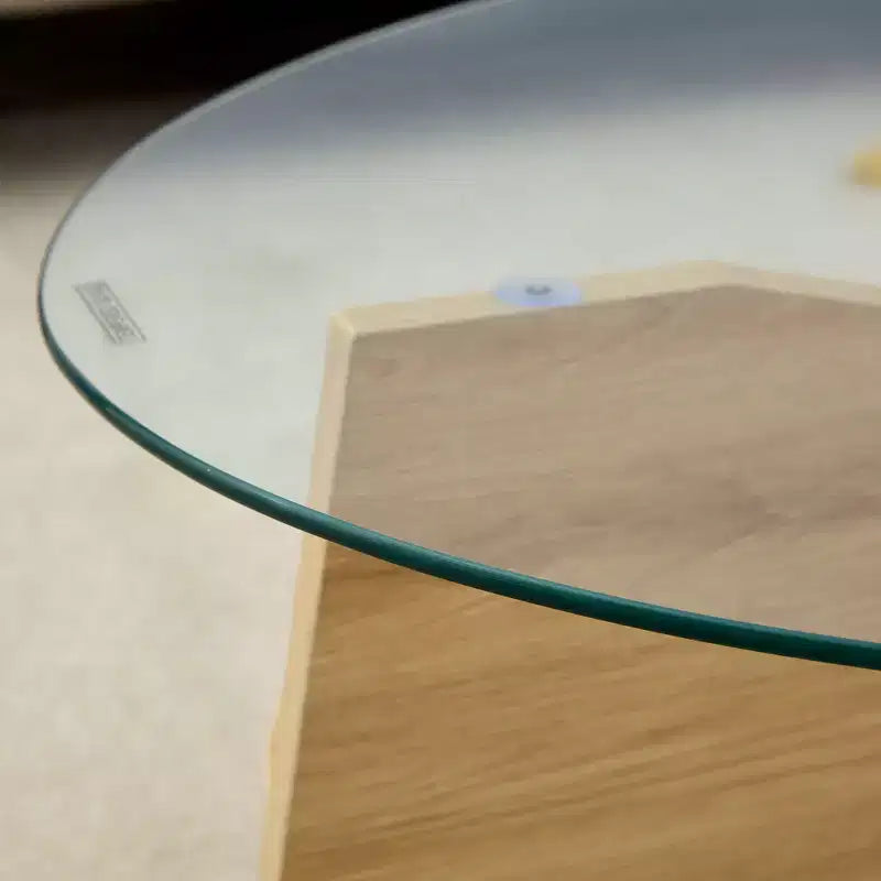 Runder Couchtisch aus Glas, ovaler Cocktailtisch, ovaler Mitteltisch, Akzenttisch, Sofatisch mit diagonal angeordnetem fächerförmigem Ablagebein, Walnuss/Natur