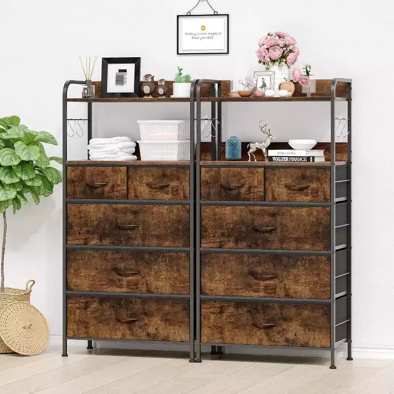 Cómoda de 5 cajones para dormitorio - Torre de almacenamiento de tela con superficie de madera, estructura de acero resistente, cajones con tiradores fáciles de abrir
