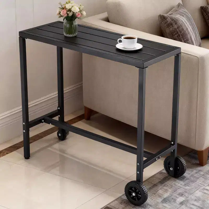 Mobiler Outdoor-Bartisch mit Rollen, wasserdichter Metallplatte, verstellbaren Nivellierfüßen und stabiler Thekenhöhe für Terrasse, Garten und Poolbereich, Schwarz, 39 Zoll