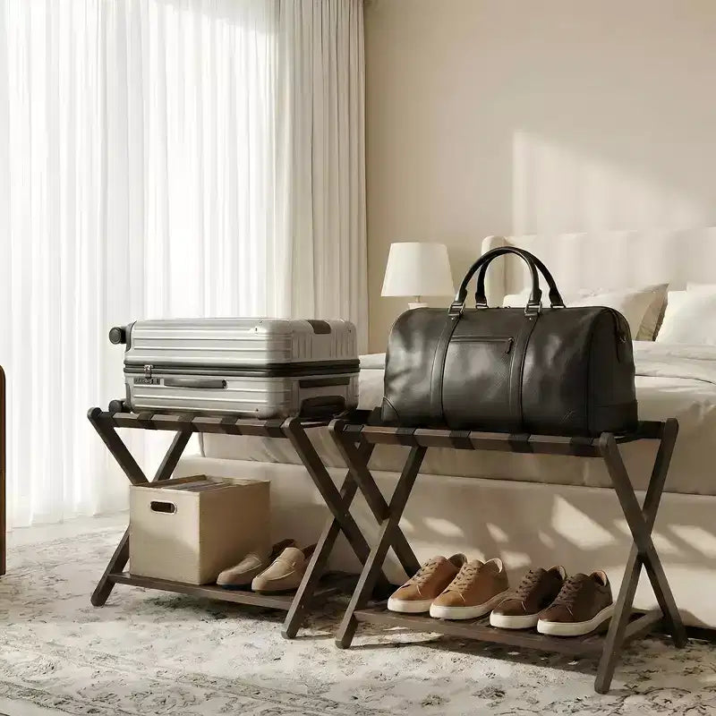 Lot de 2 porte-bagages pliants en bambou avec étagère à 2 niveaux, supports de valise robustes pour chambres d’amis et hôtels