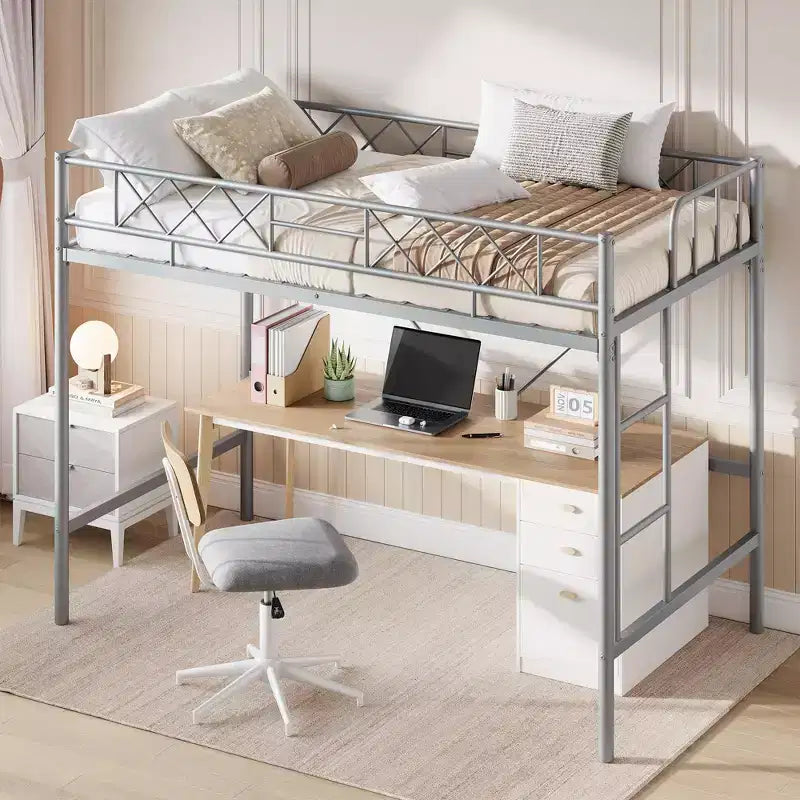 Etagenbett für zwei Matratzen der Größe Twin, umlaufendes Schutzgeländer, robustes Ganzmetallgestell, platzsparendes Design mit Stauraum unter dem Bett, Montage in 30 Minuten, kein Lattenrost erforderlich