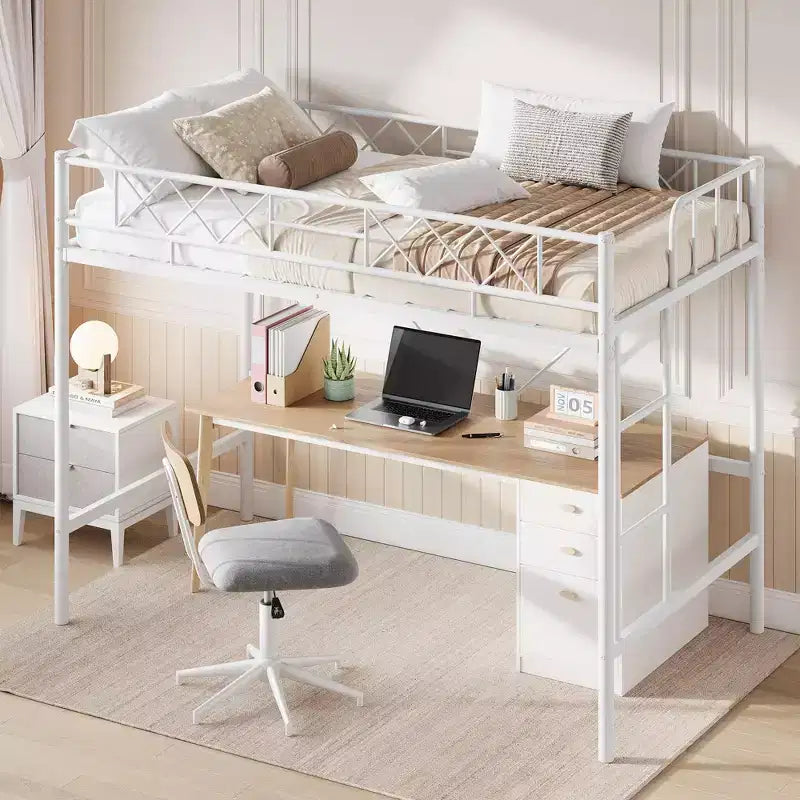 Etagenbett für zwei Matratzen der Größe Twin, umlaufendes Schutzgeländer, robustes Ganzmetallgestell, platzsparendes Design mit Stauraum unter dem Bett, Montage in 30 Minuten, kein Lattenrost erforderlich